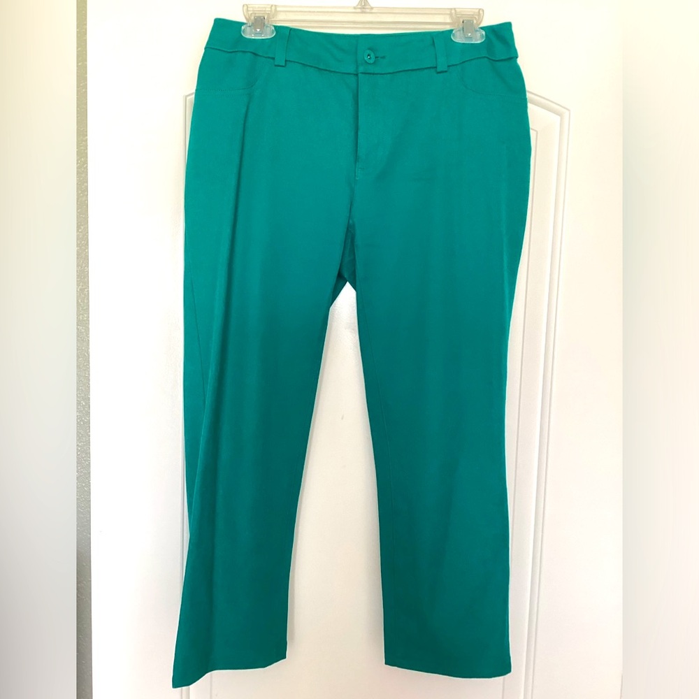 Chicos Capris Size 0 (4) Rich Green